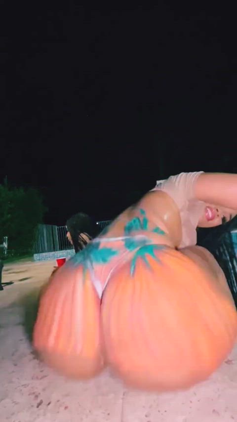 ass big ass twerking gif