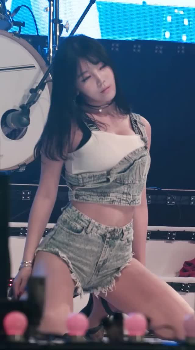 LAYSHA - Goeun A lot of Ass In This One