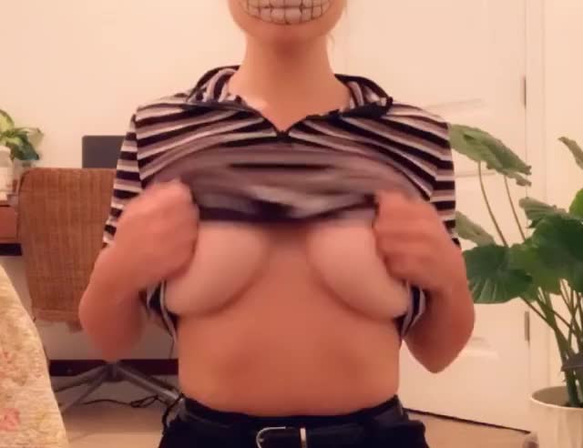 Awesome tittydrop