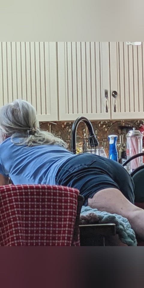 leggings milf mature wife gif