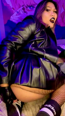 This Goth Biker Chick needs your rock hard dick. Would you let her ride you?? 😘😎🏍💨
