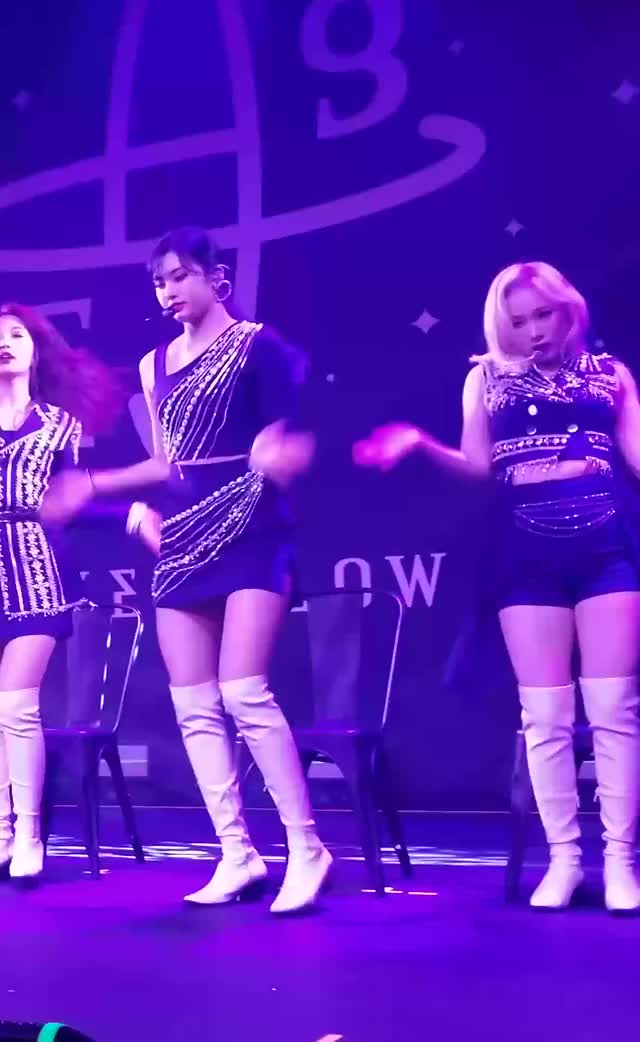 EVERGLOW - Moon Live - New Jersey - Live - 200313 - 4k Fancam (2160p 30fps VP9 LQ-128kbit