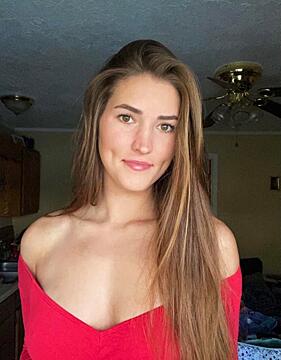 Would anyone like to tribute this sexy slut? (No nudes)