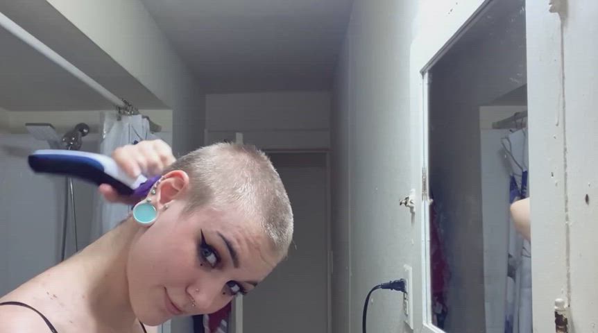 Found a spot to squat for tonight. Decided to shave my head. Tho long hair helps
