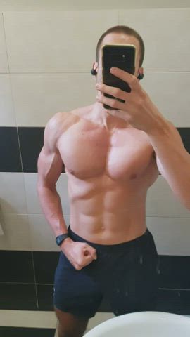 [24y.o, 6'7"] Feel me up everywhere