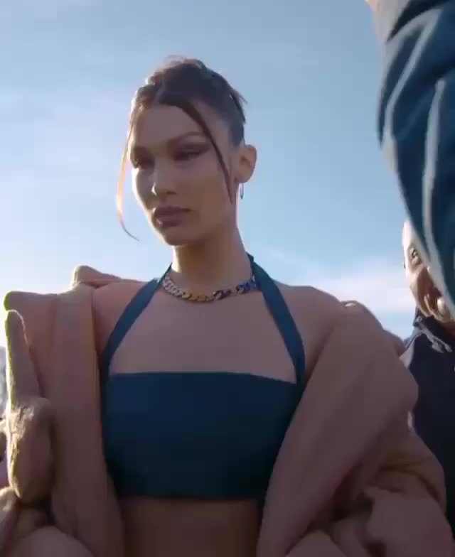 Bella Hadid 1819