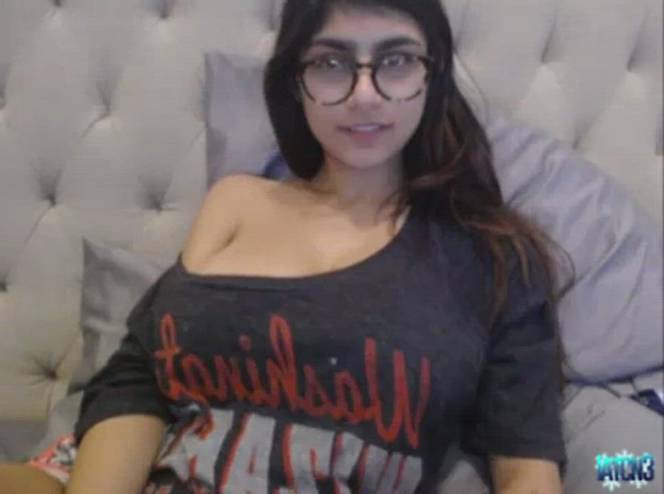 Showing her big tits
