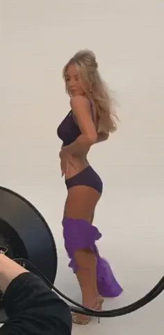 Sydney Sweeney's killer body gets my dick hard