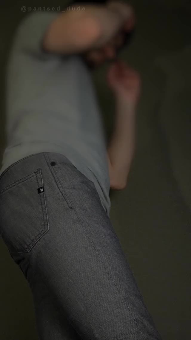 Be careful when you bend over wearing skinny jeans! They tend to rip! ? ?