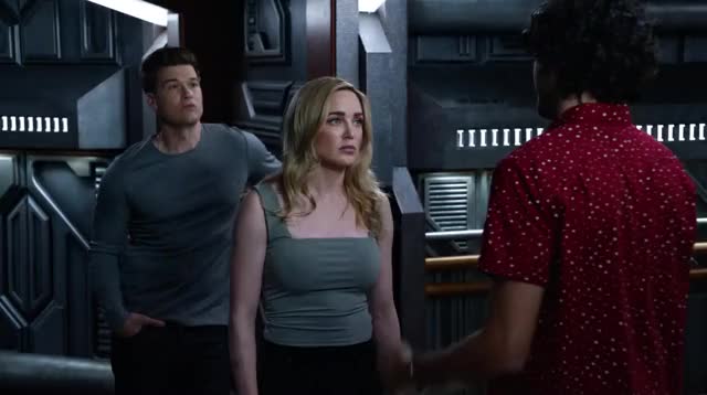 Love this outfit (Caity lotz)