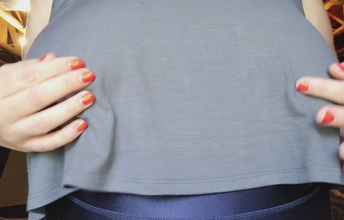 A titty drop to start your monday....