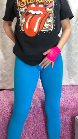 These leggings don’t hide my kitty very well.