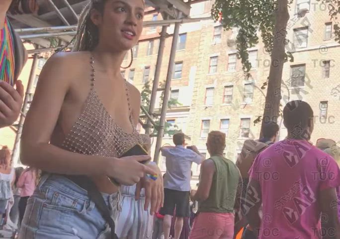 This is how women should dress in public