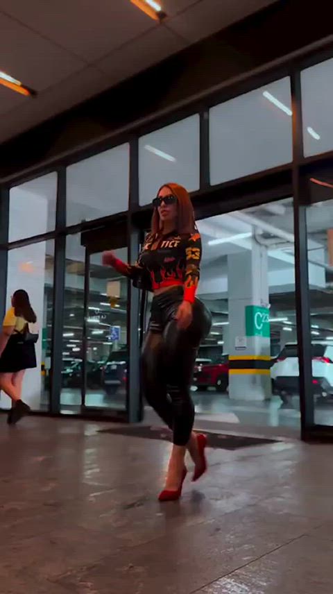 ass babe big ass bimbo fake fake ass fake lips bimbos gif
