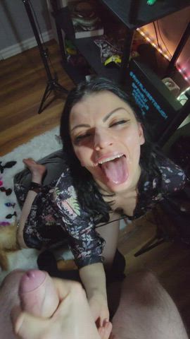 ..those last couple seconds waiting for my cum feel like forever!!!