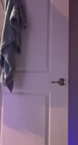 Didn’t see u walk in😳