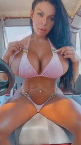 Muscle Bimbo