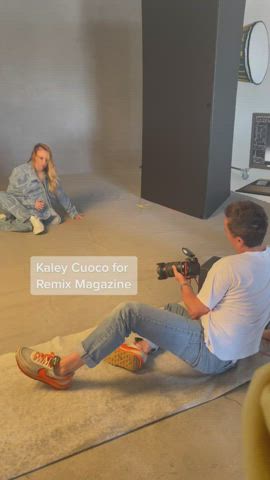 Cleavage Kaley Cuoco Legs gif