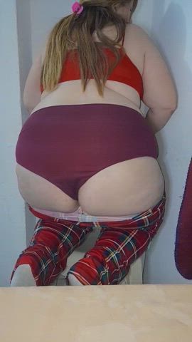 you enjoy to see my big botty in panty