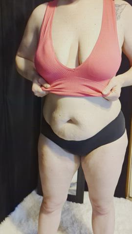 37yo hotwife milf that loves fucking hubby's friends