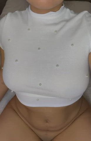 Do you wanna cum on my boobs please? 🤤🤤