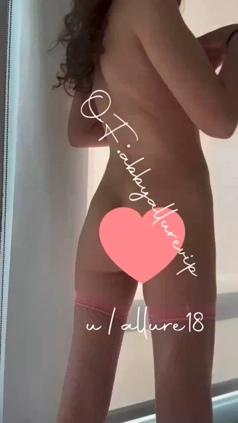 Goon to my flat ass and small tits?😅💕