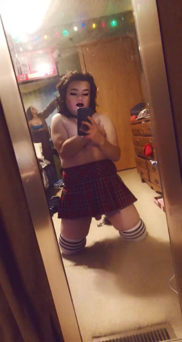 I’m new here, give me some love for like little locked dick ?