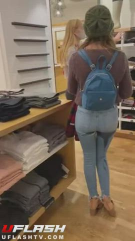 Does anyone know her name, or at least her social media? Thanks