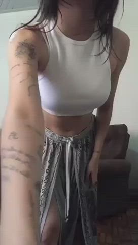 Anyone know who this is? I am desperate to find out, thank you.