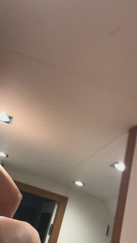 Just look how creamy wet her pussy is💦