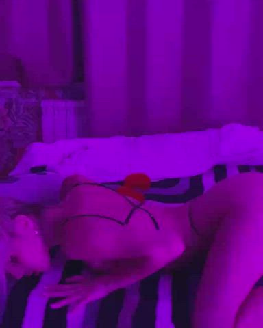 Alexandra wiggles on the bed