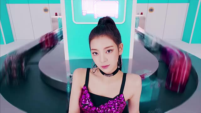 ITZY 달라달라(DALLA DALLA) M V lia