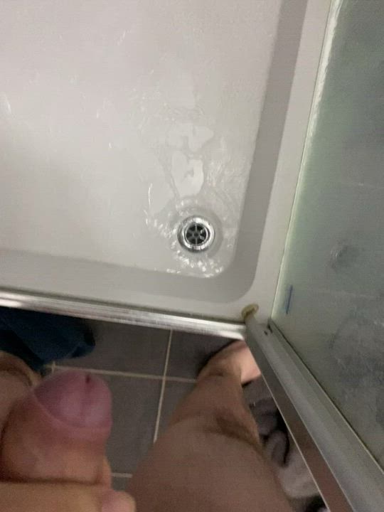 I love wanking and pissing together