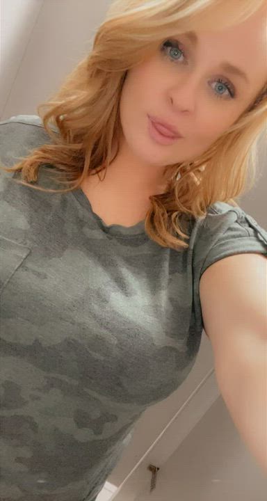 Hump day titty drop from ya favorite ginger ?? {oc}