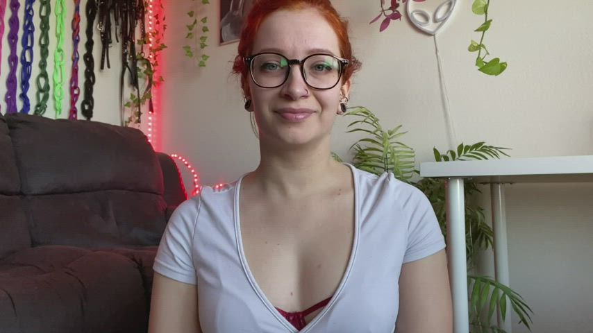 new [vid]! seducing you with big pouty lips and long straight hair over my face