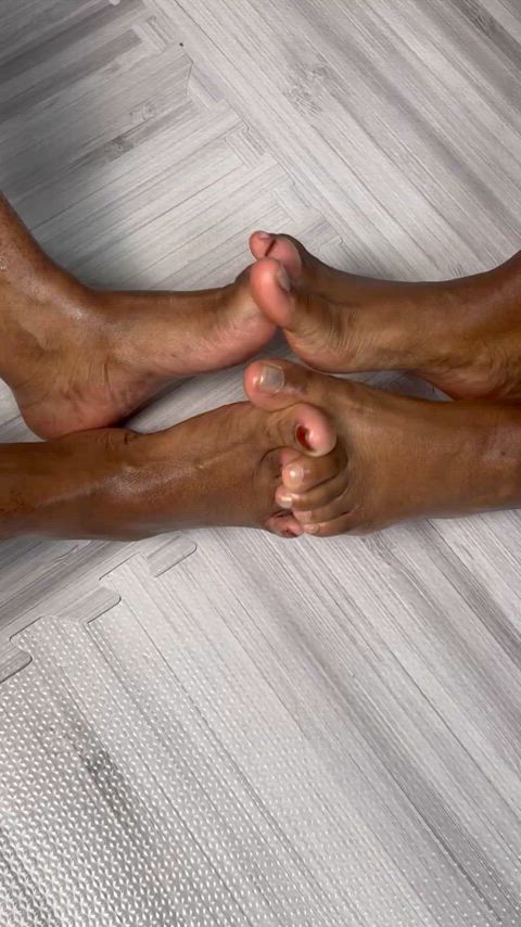 Welcome to competitive toe wrestling!