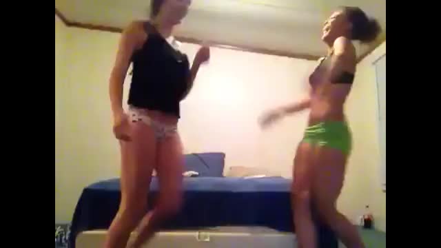 teens twerking