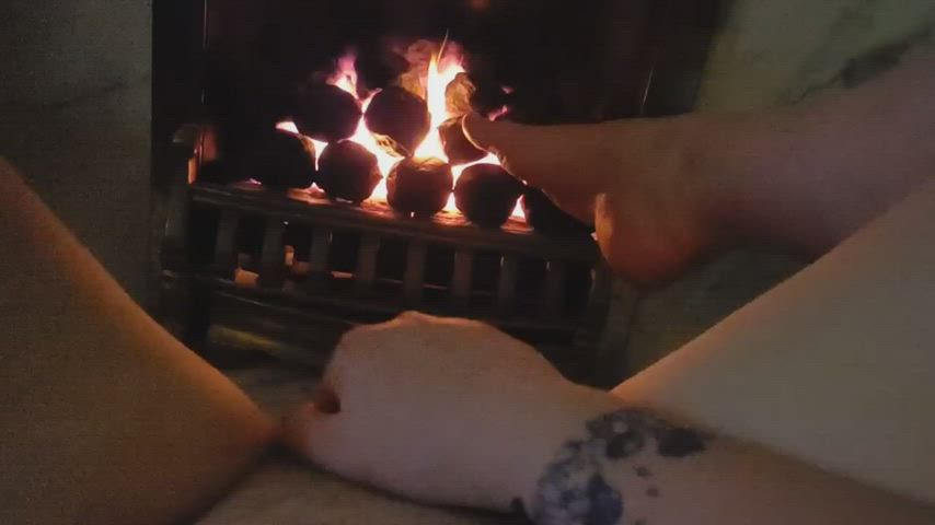 foot masturbating pussy gif