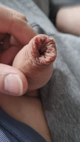 (44) Look while i'm pulling my skin back for you