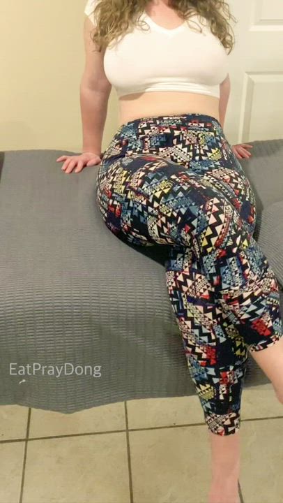 Hi from your new favorite massage therapist! Want to get on my table?