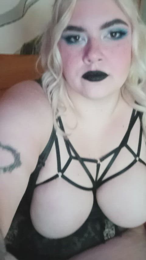 How do you feel about goth mommy's