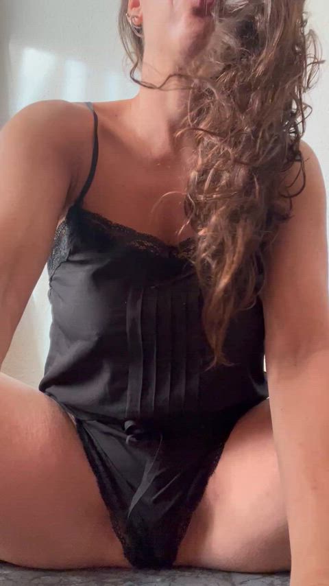 Milf getting ready to be ridden
