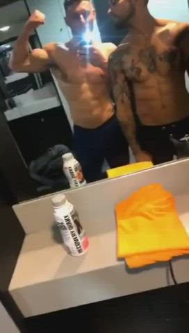 Str8 dude flashes his friends!!