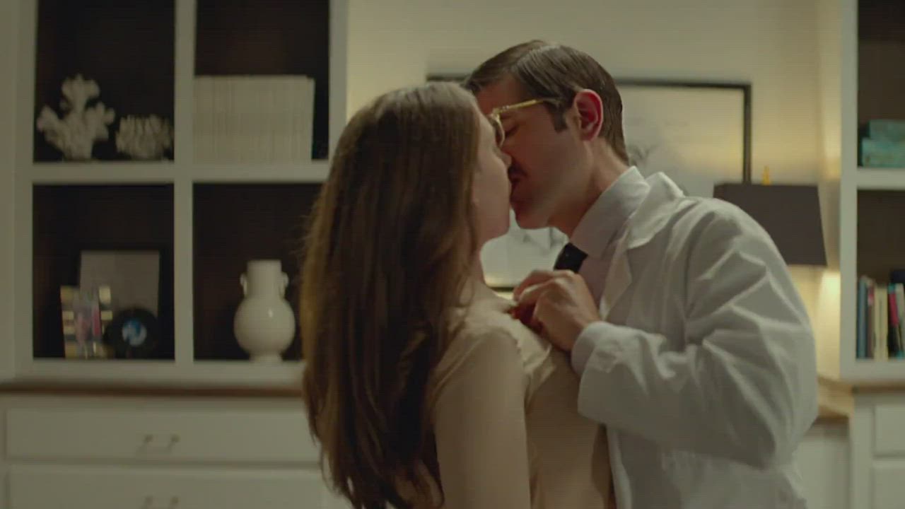 Alison Brie gif