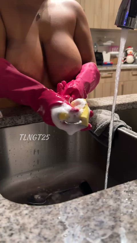 Nobody likes to wash dishes. So I tried to make it sexy 😅😂