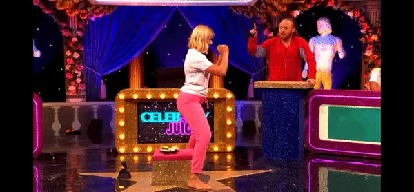 Holly Willoughby facesitting some luck avocados