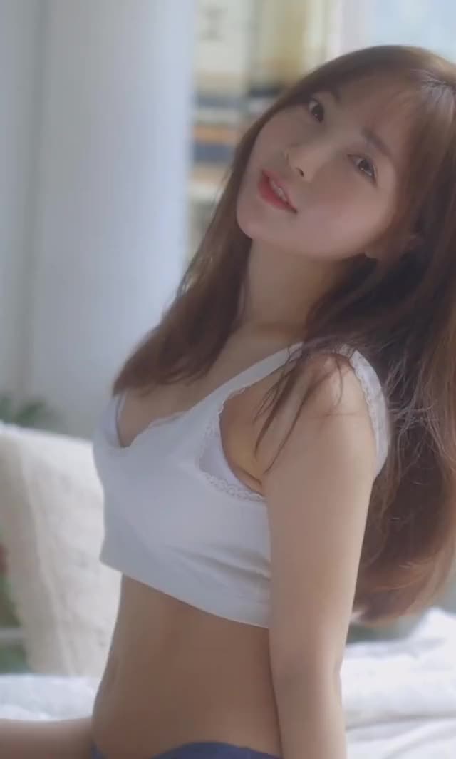 Yunju Blue Panties.gif