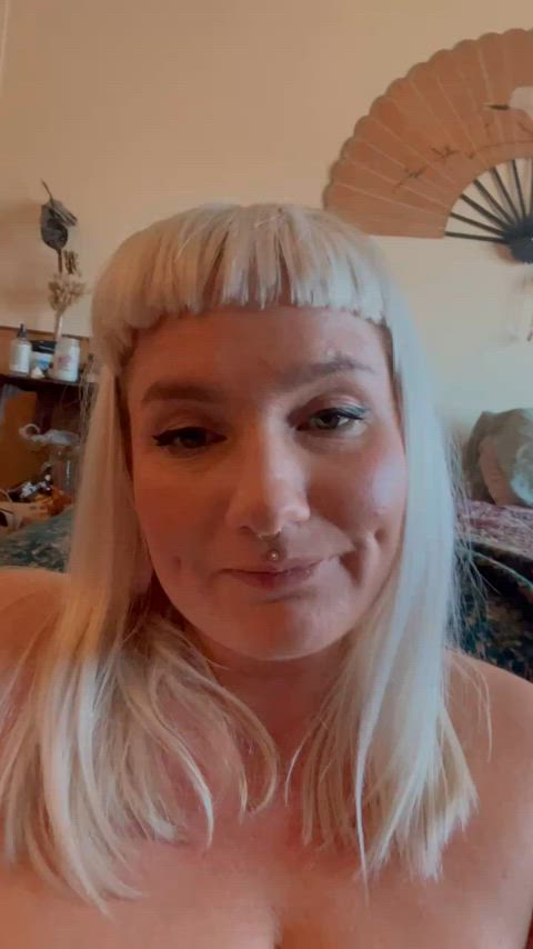 My fat swollen pussy gape after sizing up on my dildo