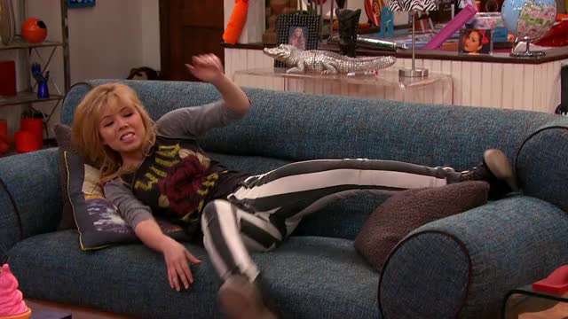 Blonde Jennette McCurdy gif