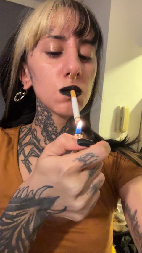 amateur babe boobs fetish lipstick fetish nude petite small tits smoking tattoo amateur-girls